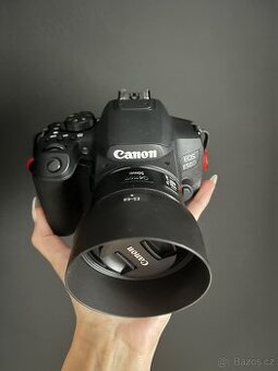 Canon EOS 850D + 3 objektivy a hromada příslušenství