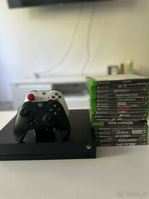 Xbox One X + 2 ovladače
