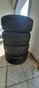 Nokian Snowproof 1 215/55 R16