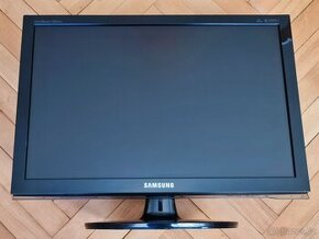 LCD Samsung 2253LW, 2 ms, 8000:1 - 1