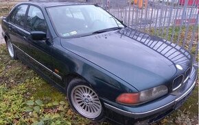 BMW E39 prodám na díly vcelku