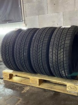 Zimní pneu 235/45 R17  Altenzo.