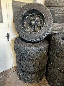 35x12,5 R20 Moto Metal, Radar Renegade R/T+, disky 5x139,7