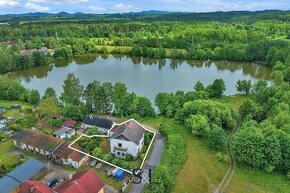 Prodej rodinného domu s dvěmi bytovými jednotkami u rybníků 