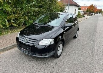 Volkswagen Fox 1,2i , serviska , dobrý stav benzín