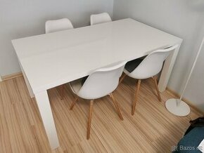 Jídelní stůl, bílá lesk s 4 židlemi jako nový Nepoškrábaný
