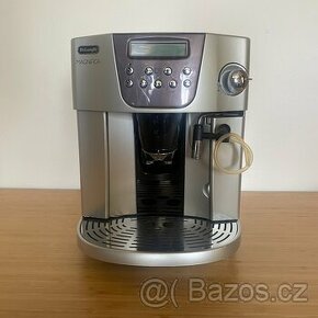 Kávovar DeLonghi ESAM 4400 s hadickou na mléko - 1