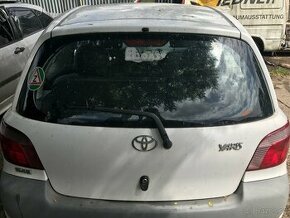 Toyota Yaris 1999-2005 páté dveře, světla přední, zadní