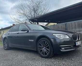 BMW 730d xDrive, tažné zařízení, Harman Kardon