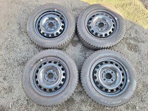 185/65/15 Pirelli Zimní 8 mm a Alu disky na Volvo ET 44