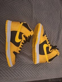 Nike Dunk Varsity Maize