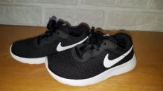 Nike tenisky indoor vel. 27,5 - TOP STAV - 1