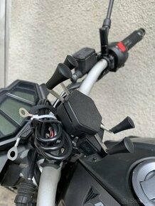 Držák na motorku s nabíjením - 1