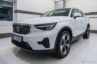 Volvo XC40 2023 B3 benzín 120kW AT/FWD Plus Bright 360° CZ D