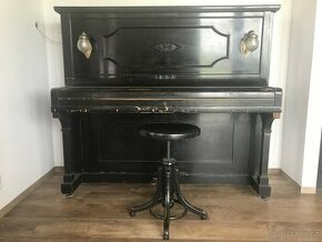 Piano Petrof