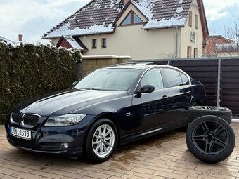 BMW 325i xDrive 160kW FACELIFT / KŮŽE XENON ŠÍBR / 2x KOLA