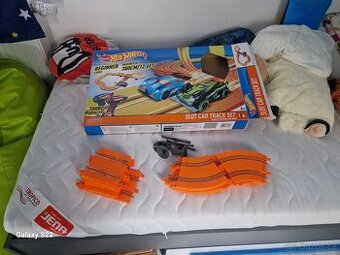 Hotwheels zbytek autodráhy