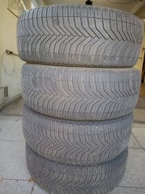 Prodám celoroční pneu 235/55 R17 Michelin - 1