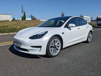 Tesla Model 3 SR refresh (2022) - 1