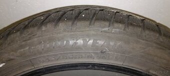 Zimní pneu GOODYEAR 245/45 R20 - 1