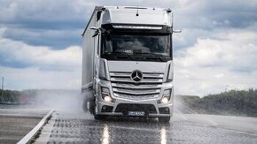 Přední světlomety na Mercedes-Benz Actros