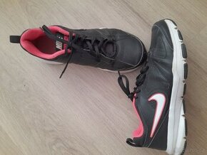 Tenisky NIKE v.38.5 - 1