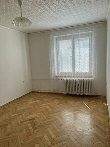 Pronájem bytu 1+1 32m² - Polabiny - 1