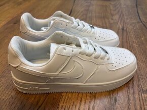 Nike Air vel. 41, nové