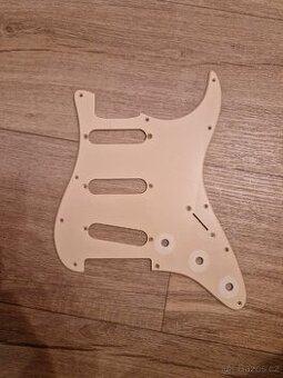 pickguard Fender Stratocaster