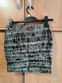 Látková khaki sukně s plísňovým vzorem - 1