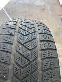 Pirelli WINTER SOTTOZERO 3 245/45 R19 - 1