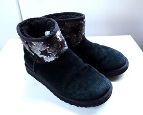 Válenky UGG Classic Mini Sequin Stars - vel. 38 - 39