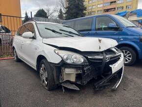 Prodám Hyundai i30CW, 1.6i, 93kW, r.v. 2009,bouraný