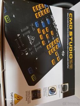 BHRINGER CMD STUDIO 2a Kontroler pro DJ