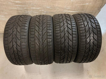 215/45R16 90H zimní pneu TOYO 7,8mm