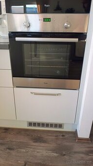 Vestavná trouba Whirlpool AKP 244/IX