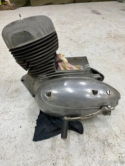 Motor Jawa 250 559 panelka