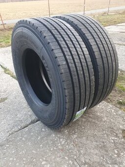 Pneu 265 / 70 R17,5 Přední vodící pneu.