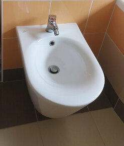 závěsný BIDET - 1