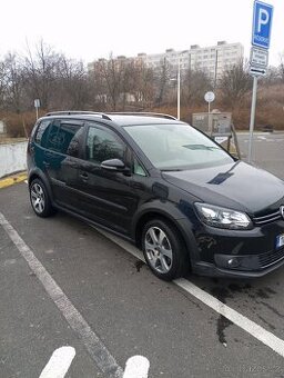 CROSS Touran 2.0TDI 125kw. Rok 2011. DSG