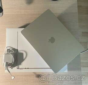 Zánovní Apple MacBook Air 15" (2024) / M3 / 16GB / 512GB