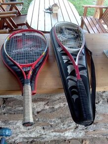 Raketa na tenis a na squash