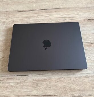 MacBook Pro 14" / M4 / 16GB / 512GB / vesmírně černý