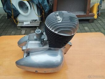 Motor Jawa 250 panelka - 1