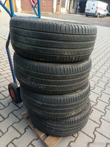 235/55 R17