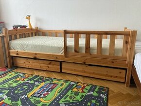 Dětská postel masiv se zábranou a šuplíky DIANA