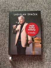 Malá kniha etikety - u stolu - Ladislav Špaček