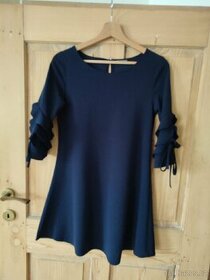 Dámské mini šaty - tmavě modré s volány