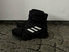 Dětská zimní obuv Adidas Terrex Snow - vel. 35 a 1/2, nošené