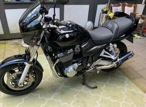 Suzuki GSX 1400 - 1